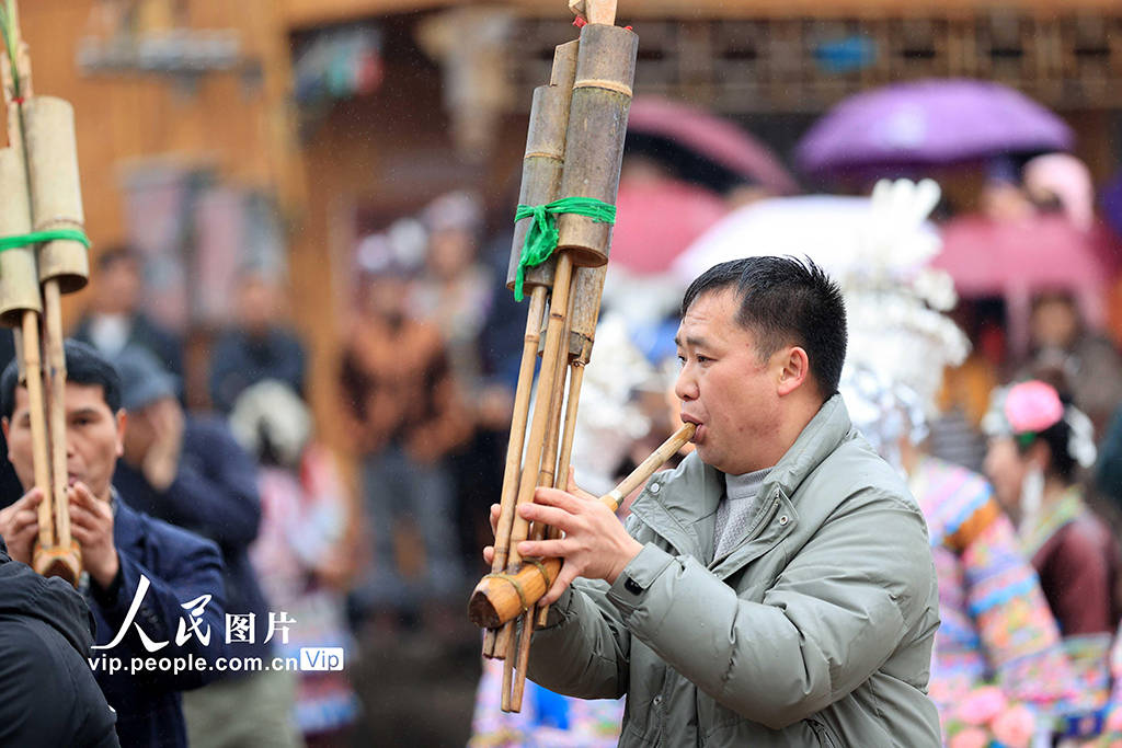 广西融安：苗寨芦笙踩蹚庆新春