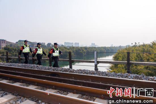 广西融安“00后”女铁警一线逐梦
