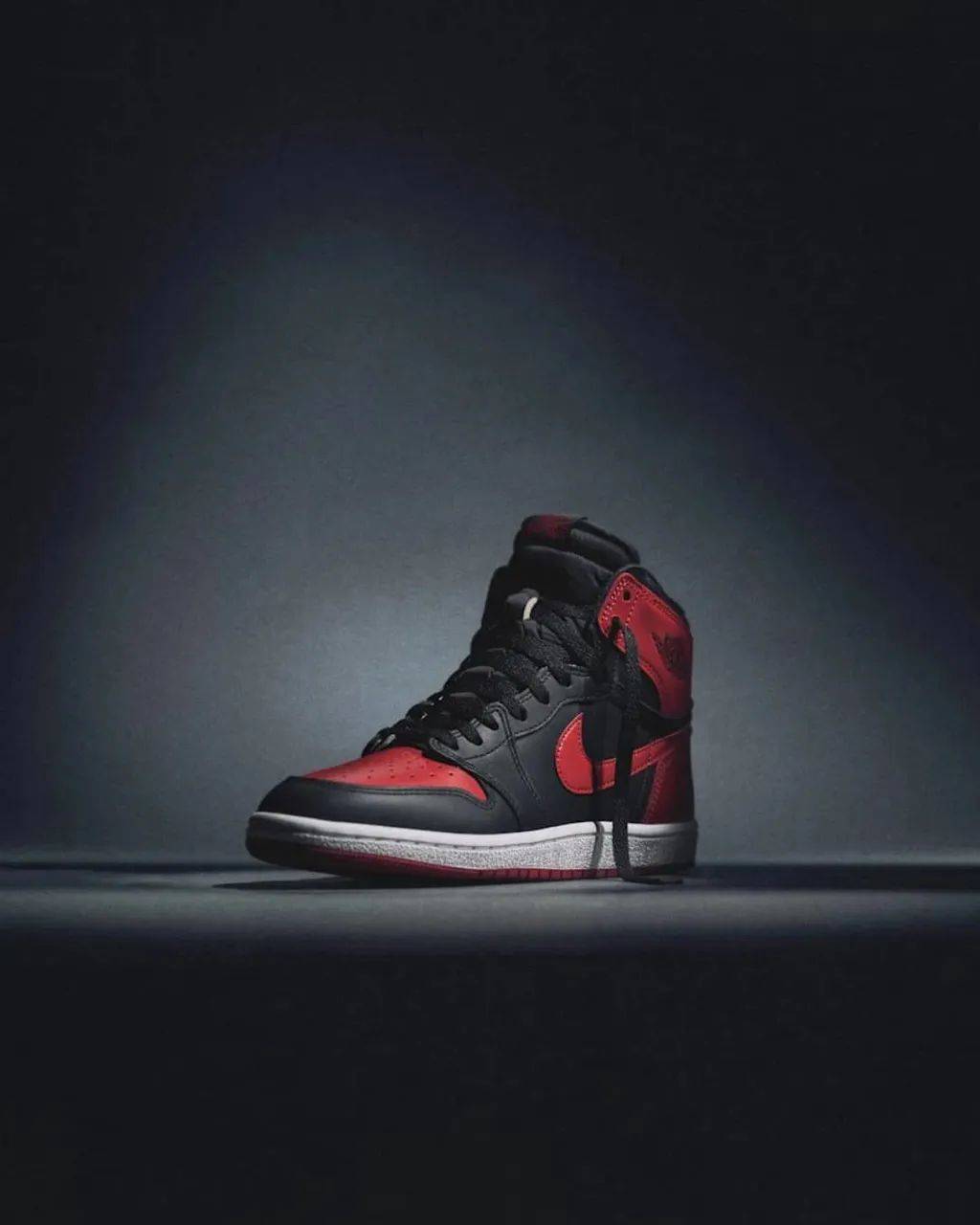 突发！全新「芝加哥 AJ1」实物泄露！