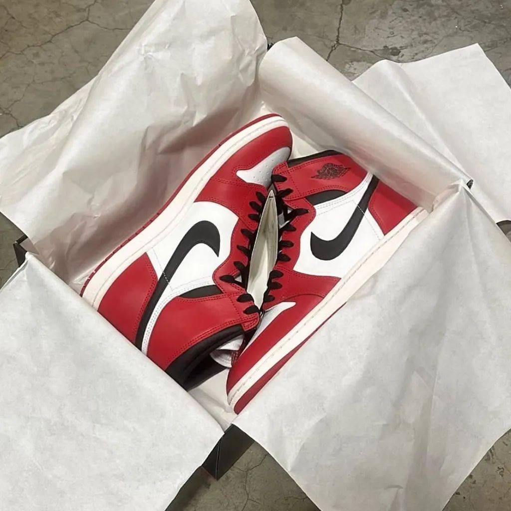 突发！全新「芝加哥 AJ1」实物泄露！