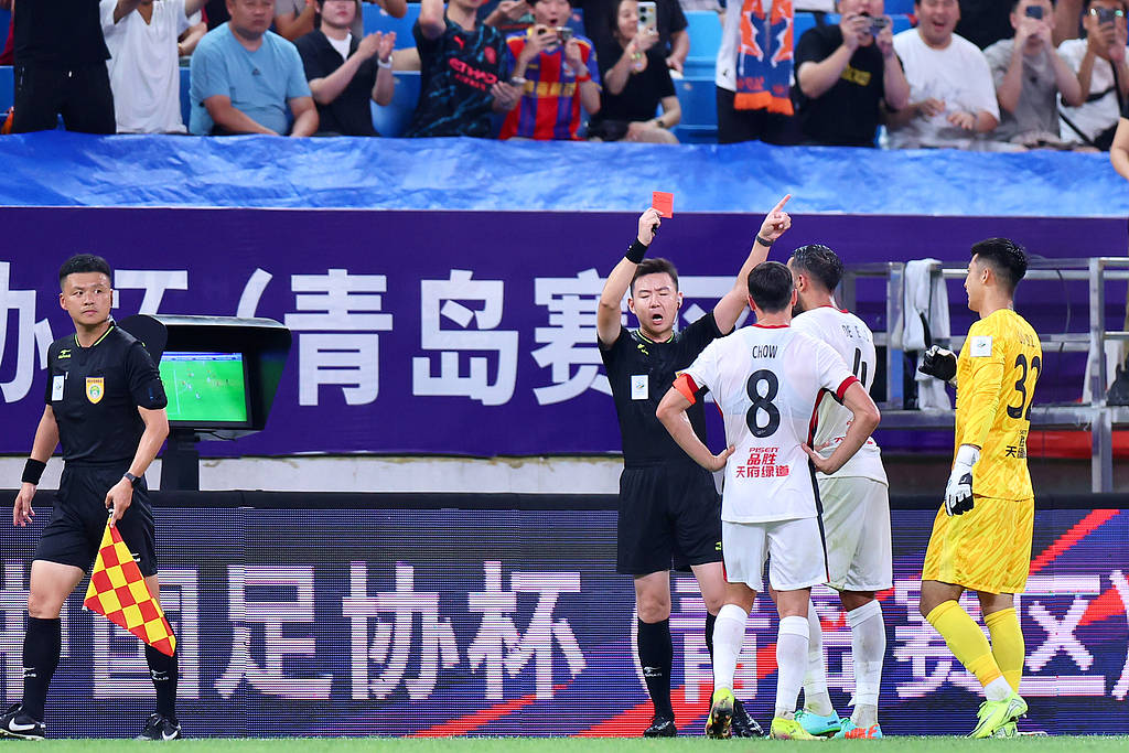 足协杯-韦世豪双响上半时两张直红 蓉城2-1海牛进四强