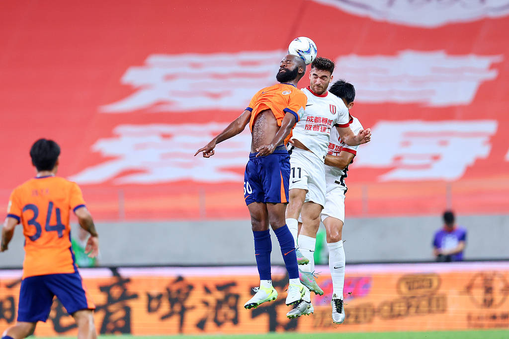 足协杯-韦世豪双响上半时两张直红 蓉城2-1海牛进四强