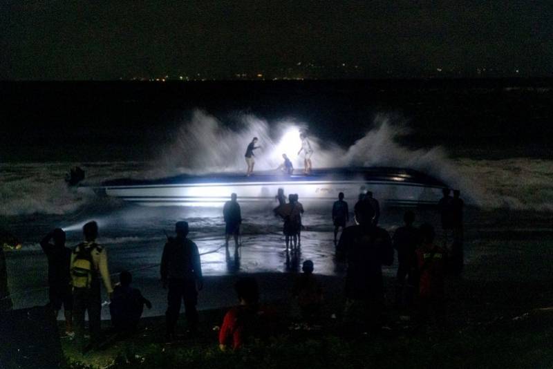 领馆称巴厘岛快艇倾覆事故遇难中国公民身份已确认!伤者出院