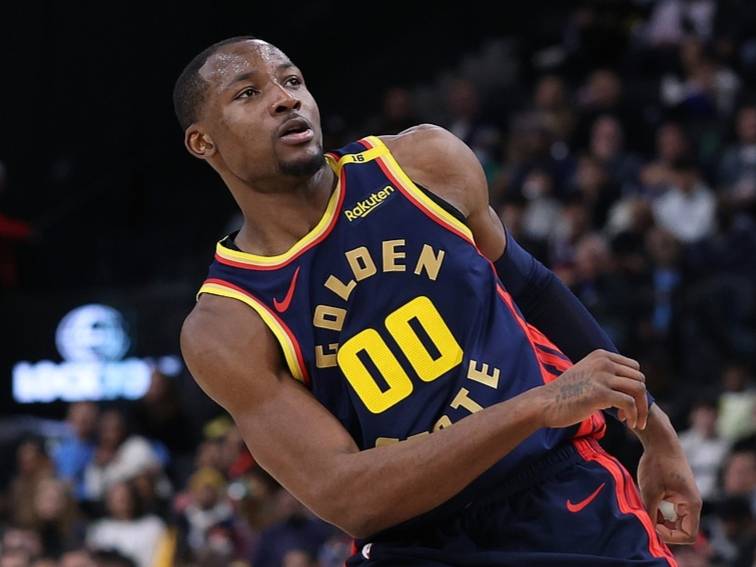 太耽误事！美记：库明加续约问题解决后，勇士两笔引援才可以推进