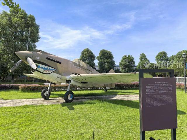 神操作！用天然溶洞停放40架飞机，这种“绝招”可能只有柳州人干得出来！