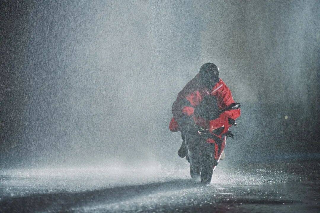 “饿了么”平台:将逐步取消超时扣款处罚;此前京东、美团均表示推出相关超时免罚措施