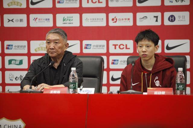 中国女篮热身赛90比81战胜尤文图特