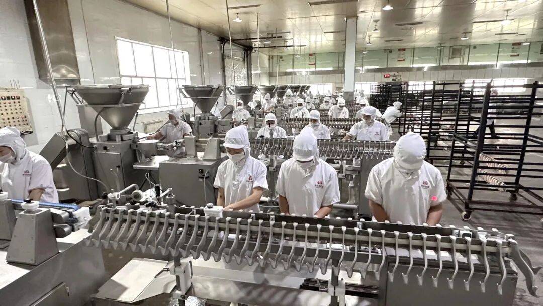 秋林里道斯红肠攻占全国超市,还要冲千亿全球市场 | 百年老字号“守正创新”破圈:一根红肠年售17亿元