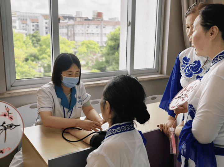 夏安颐养,乐享银龄!2025健康促进行动走进邗上街道