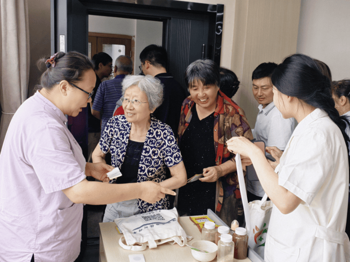 夏安颐养,乐享银龄!2025健康促进行动走进邗上街道
