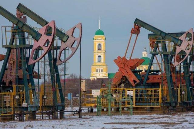 美元迪拉姆统统不好使，俄罗斯告诉印度，买俄油最好用人民币付款