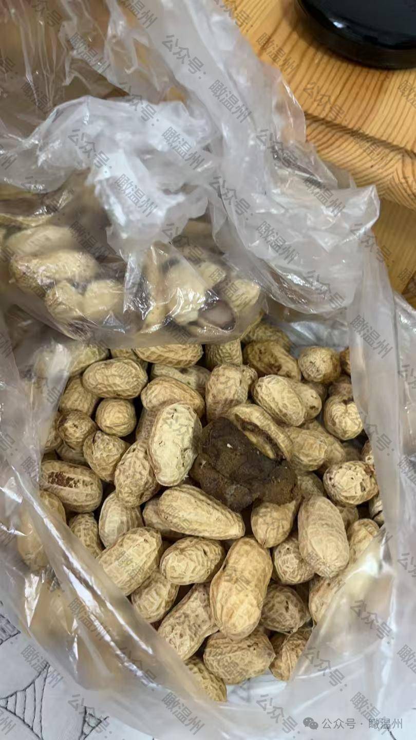 太离谱！温州知名老店买东西夹赠一坨屎？