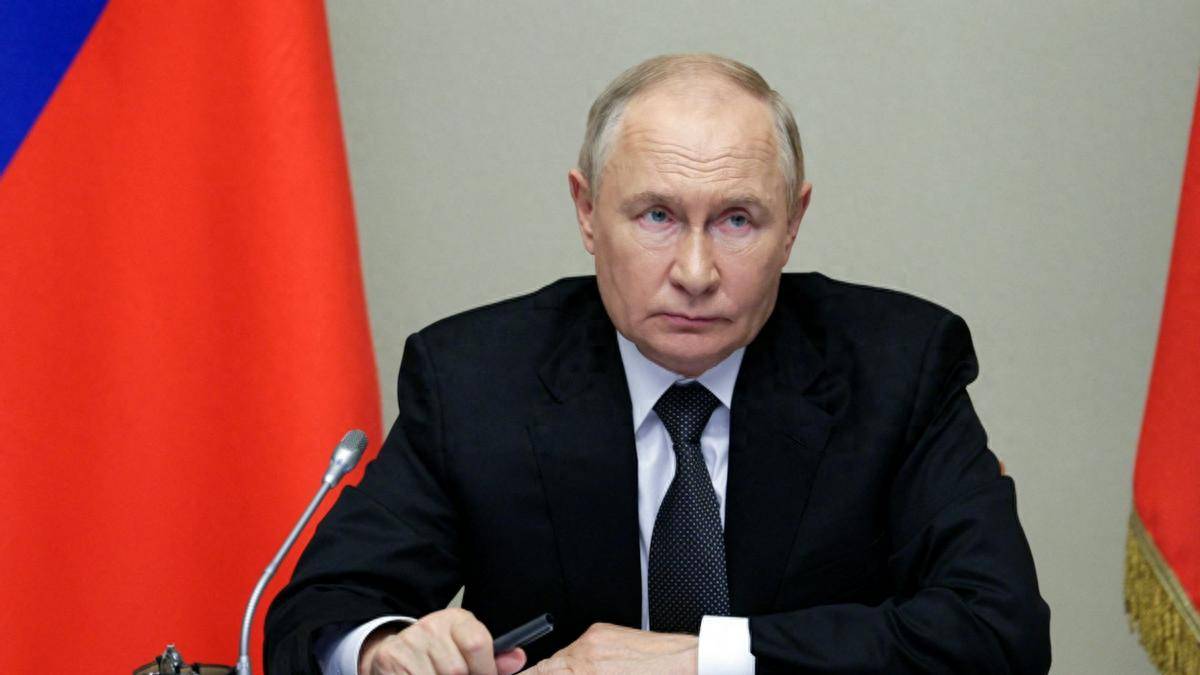 特朗普加税50%后，俄罗斯也对印度提出要求，买俄油用人民币支付