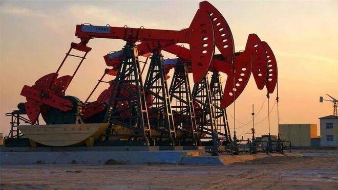 莫迪这下尴尬了！美国刚给了印度一巴掌，俄罗斯紧随其后，俄石油贸易商提出要求，买石油得用人民币